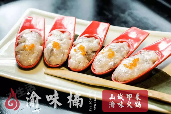 重庆当地人去哪吃火锅？这家火锅好吃到想吃底料