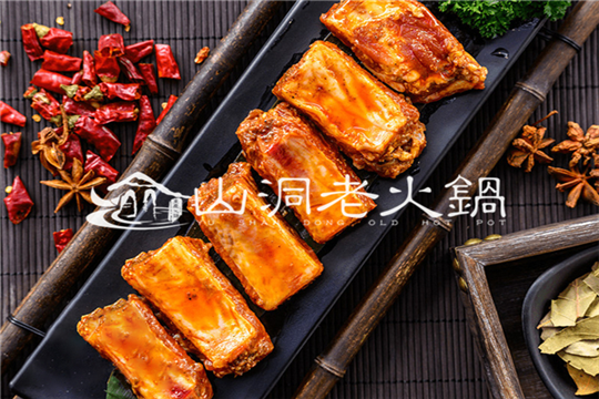 重庆老火锅当地人推荐？这家店不去后悔一生！