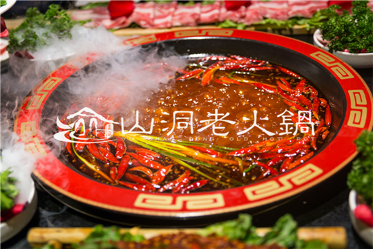 重庆老火锅当地人推荐？这家店不去后悔一生！