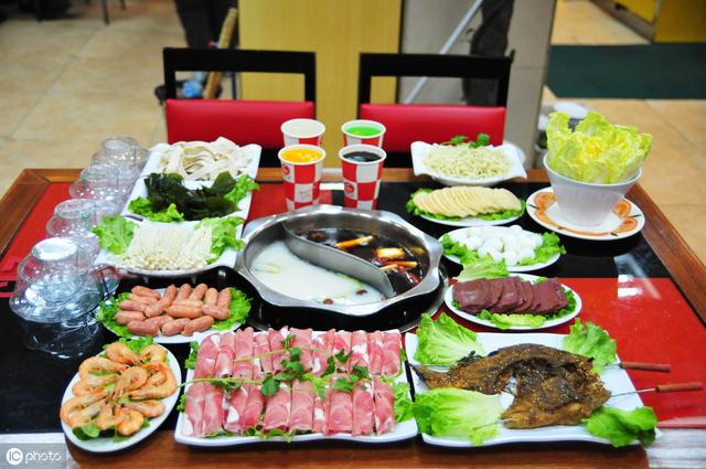 火锅食材加盟和自营有什么区别(开火锅食材超市自营和品牌加盟哪种更好) 火锅食材加盟和自营有什么区别