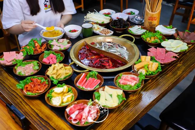 巴中锅锅肴市井火锅加盟流程