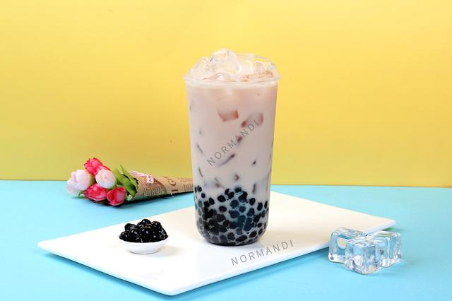 开奶茶店加盟费培训找员工么