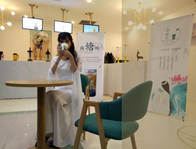 奶茶店是加盟还是自做